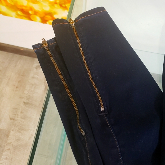 Used - Picture 2 of 3